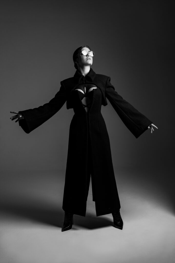 Total look Maison Nencioni, Sunglasses Spektre Aurora Giovinazzo