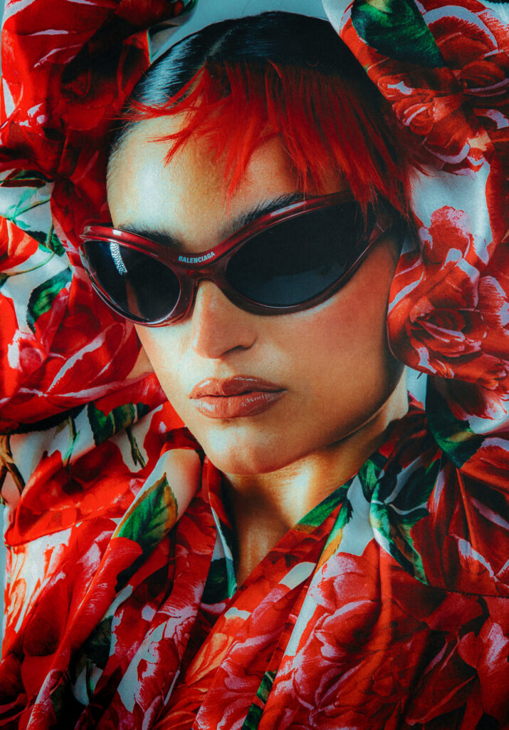 Federica Messaggeri Zareen Shirt Çanaku, sunglasses Balenciaga by Kering, earrings Sydoria